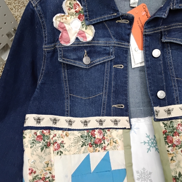 3873 Size Medium Quilted Patchwork Jean Jacket with Multicolor Leaves - Picture 3 of 7